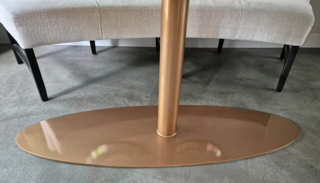 Gold-colored Ossy base