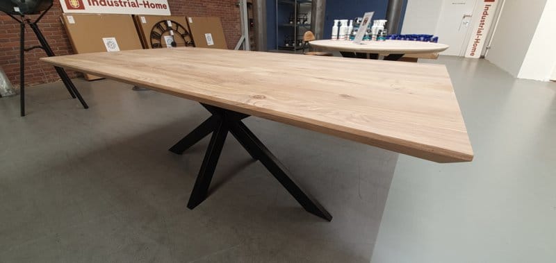 Eiken tafel Kulin Matrix met verjongde rand online bij Industrial-Home