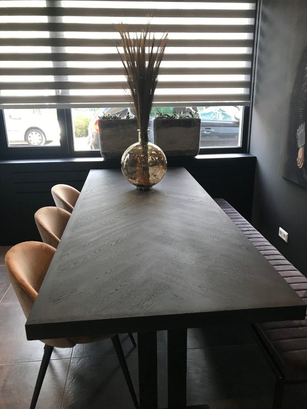 Black herringbone oak table Osla with column base